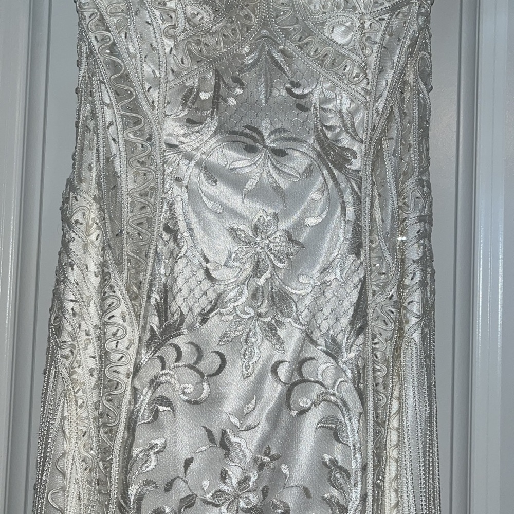 Beautiful elegant wedding dress! - Picture 7 of 9